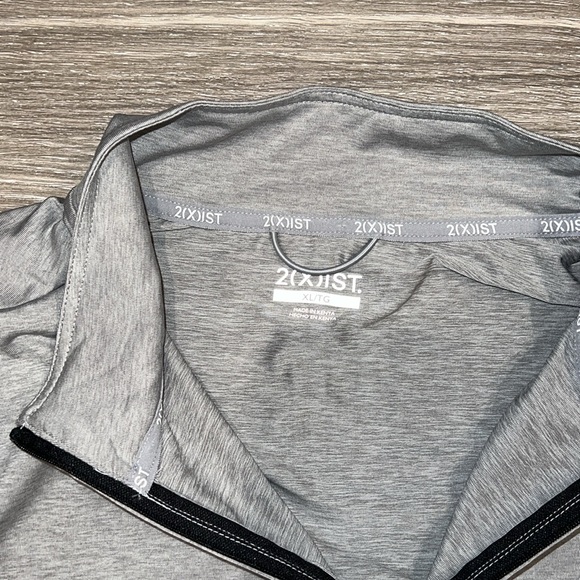 2XIST 1/4 zip running shirt. Size XL. NWT - Picture 3 of 6